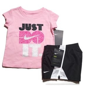 NWT Nike 4T Girl Tee-shirt & Shorts